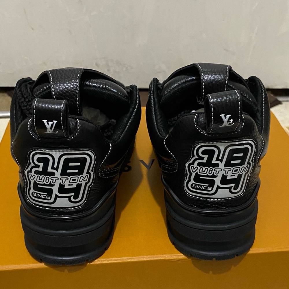 Louis Vuitton Black Sneakers Sporty Design - Picture 3 of 8